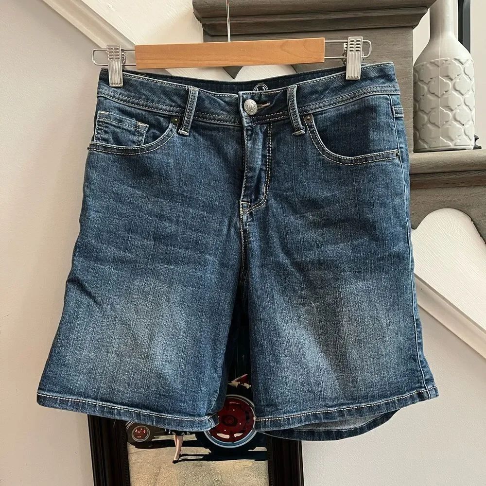 W62 Denim Curvy Fit Denim Bermuda Shorts sz 6